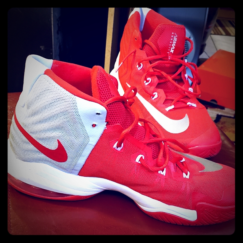 Nike Air Max Audacity Red Basketball Shoes Great Condition.